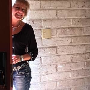 Meet your Posher, Pam